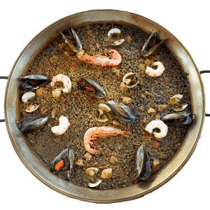 Paella valenciana de arroz negro