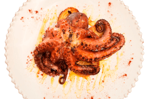 Pulpo a la brasa con cachelos